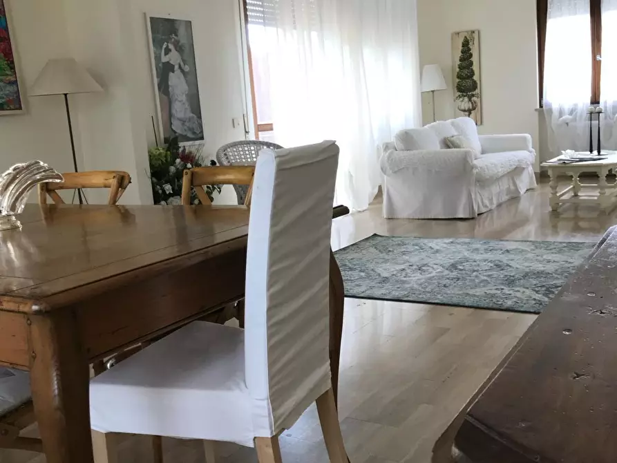 Immagine 7 di Appartamento in vendita  a Lucca