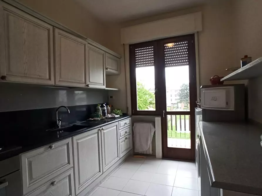 Immagine 15 di Appartamento in vendita  a Lucca