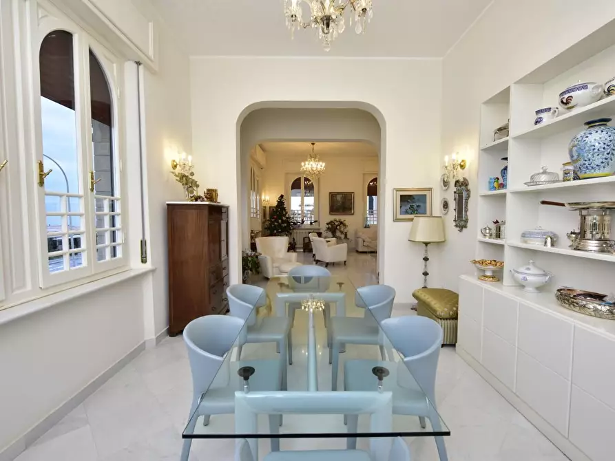 Immagine 7 di Villa in vendita  a Massa