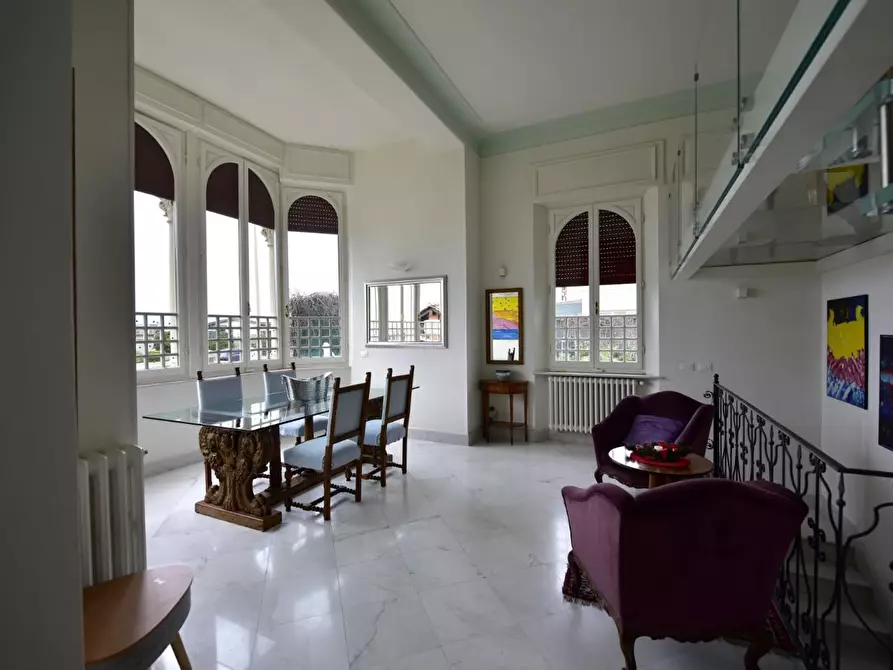 Immagine 4 di Villa in vendita  a Massa