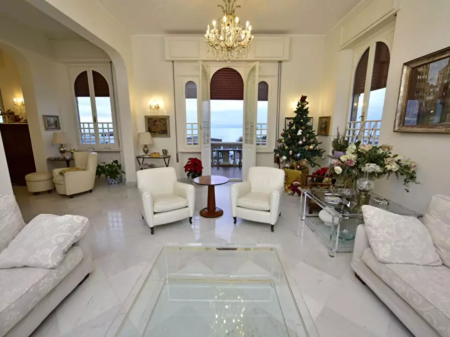 Immagine 12 di Villa in vendita  a Massa