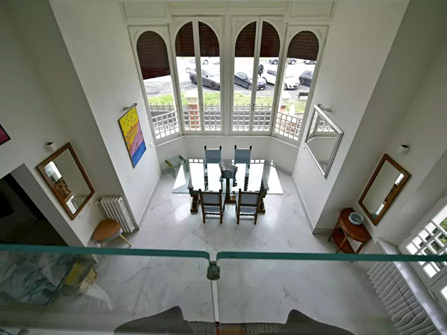 Immagine 5 di Villa in vendita  a Massa