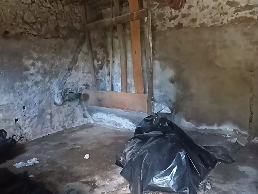 Immagine 16 di Rustico / casale in vendita  a Pescaglia