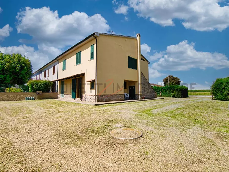 Immagine 1 di Porzione di casa in vendita  a Campiglia Marittima