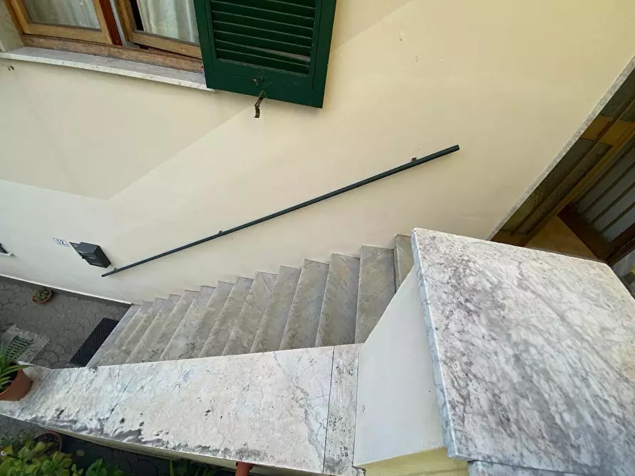 Immagine 11 di Appartamento in vendita  a Massa