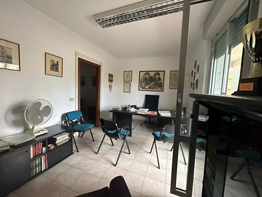 Immagine 3 di Ufficio in affitto  a Livorno