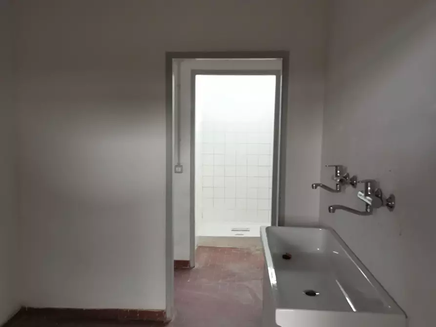 Immagine 9 di Attività artigianale in affitto  a Barberino Tavarnelle