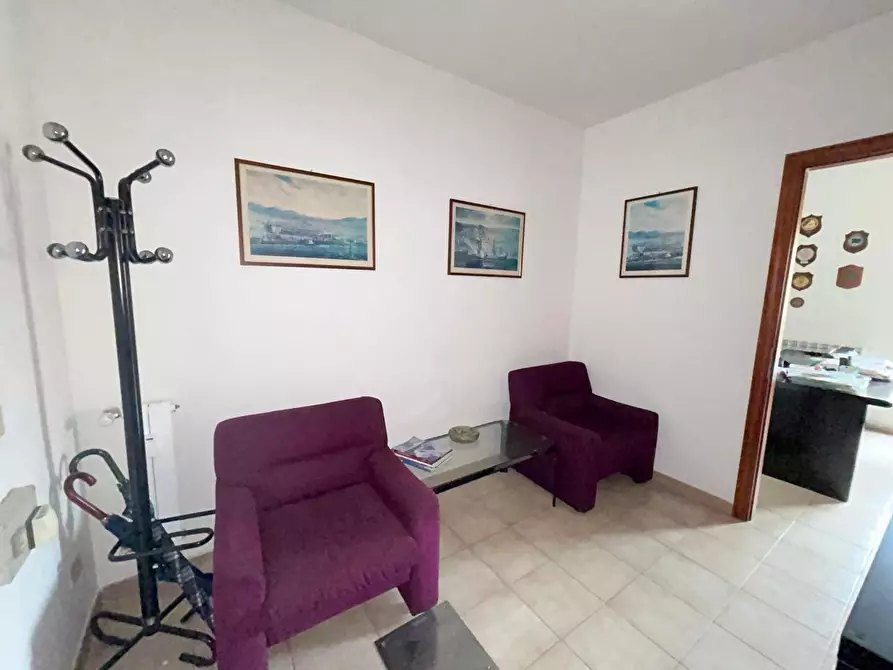 Immagine 12 di Ufficio in vendita  a Livorno