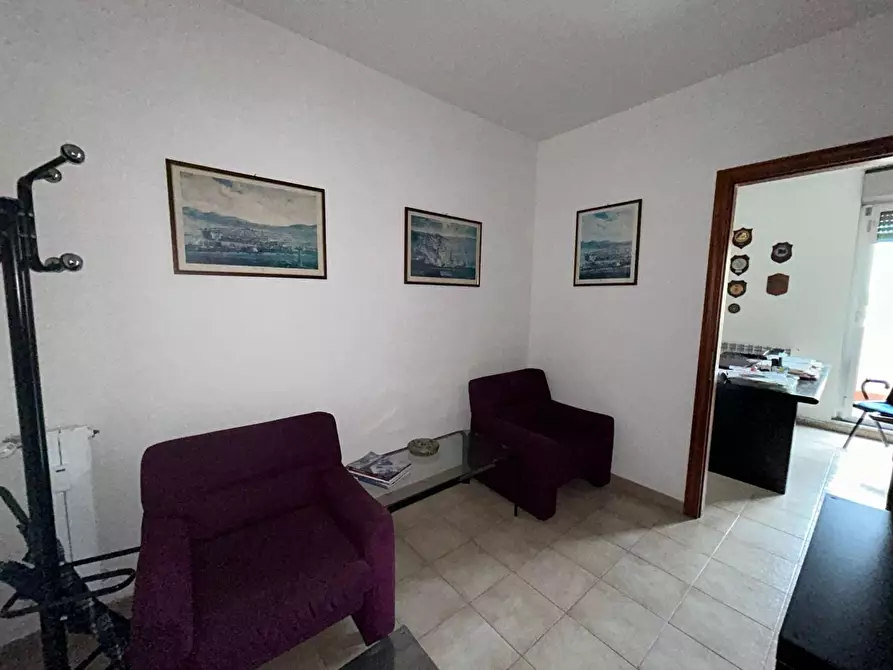 Immagine 14 di Ufficio in vendita  a Livorno