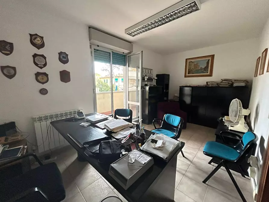 Immagine 4 di Ufficio in vendita  a Livorno