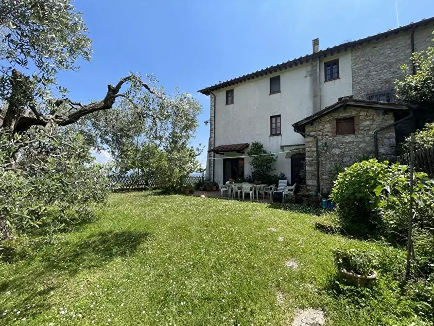 Immagine 36 di Rustico / casale in vendita  a Lucca