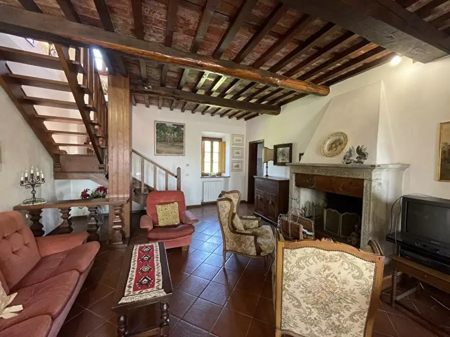 Immagine 7 di Rustico / casale in vendita  a Lucca