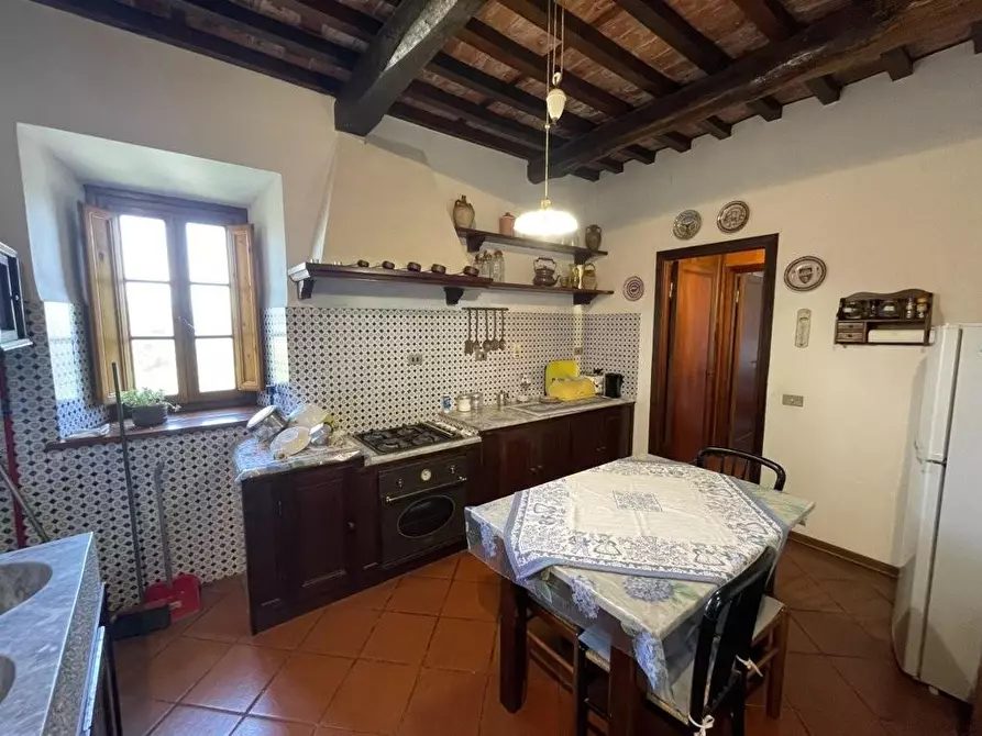 Immagine 9 di Rustico / casale in vendita  a Lucca