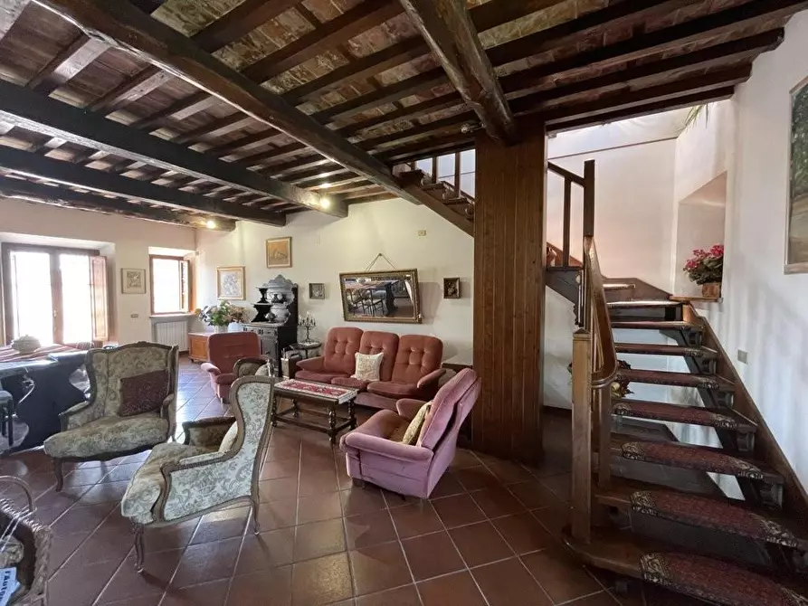 Immagine 29 di Rustico / casale in vendita  a Lucca