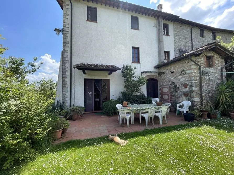 Immagine 37 di Rustico / casale in vendita  a Lucca