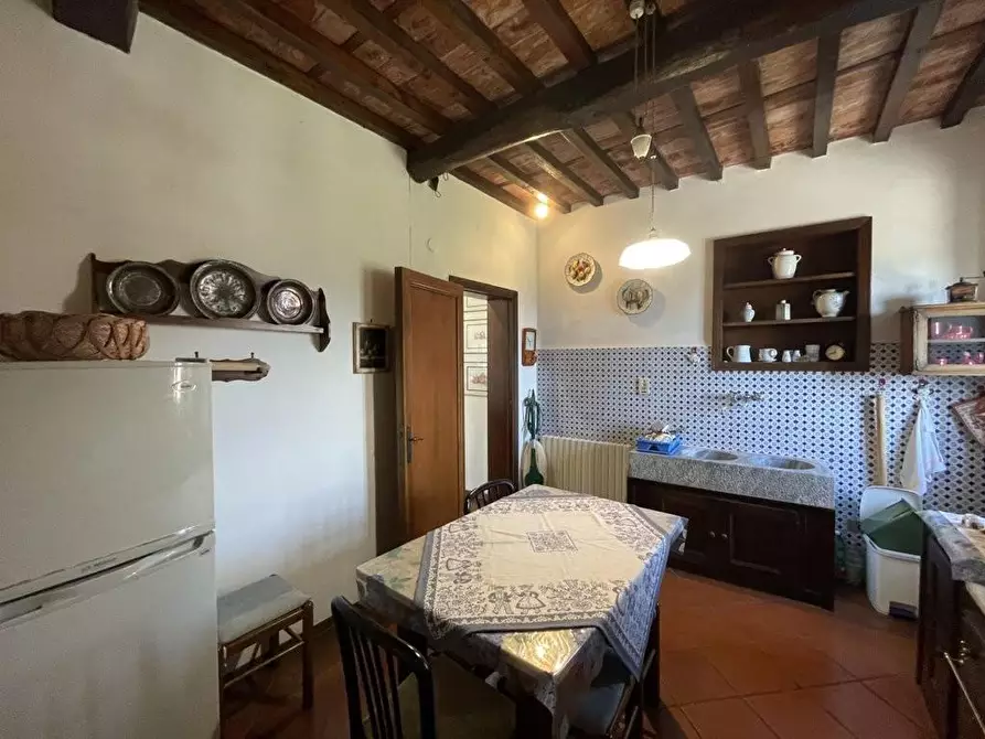 Immagine 10 di Rustico / casale in vendita  a Lucca