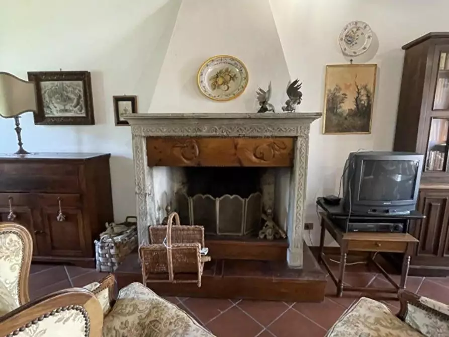 Immagine 8 di Rustico / casale in vendita  a Lucca