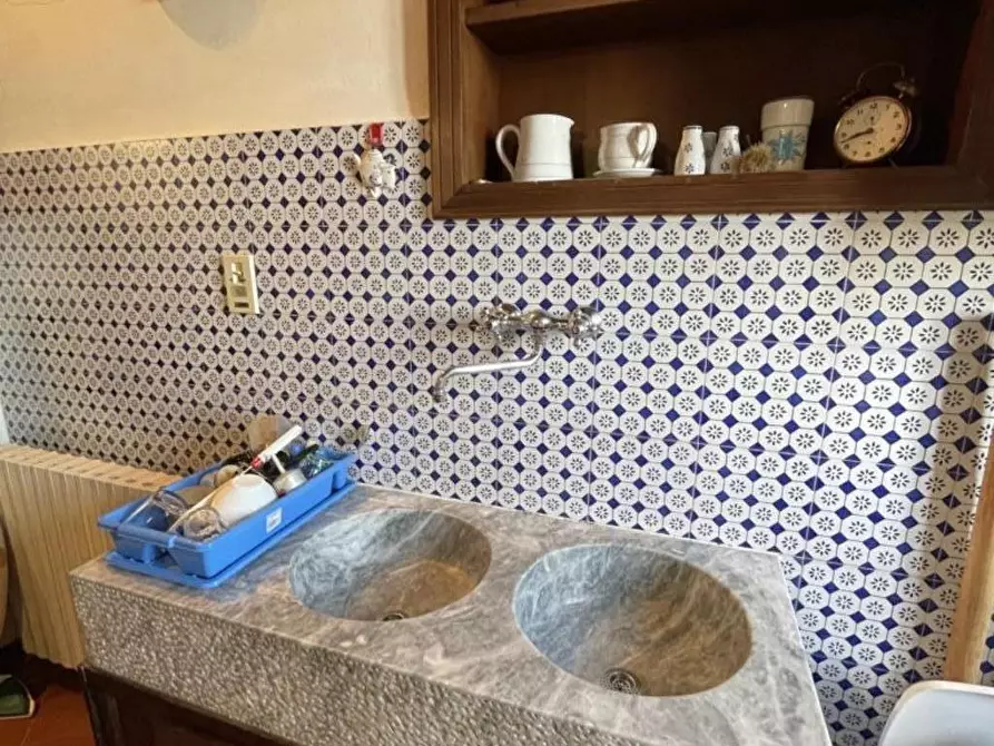 Immagine 11 di Rustico / casale in vendita  a Lucca