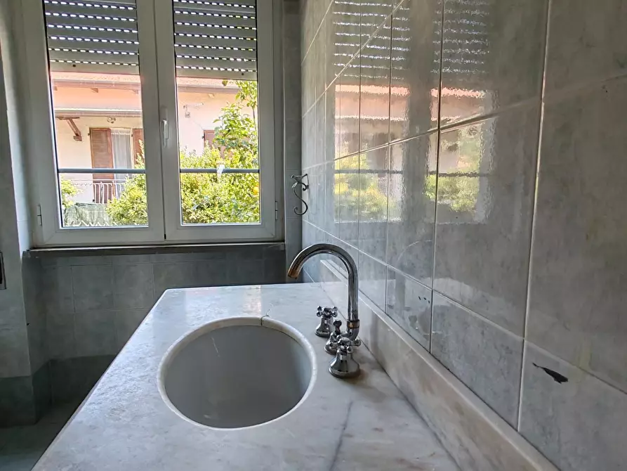 Immagine 17 di Appartamento in vendita  a Massa