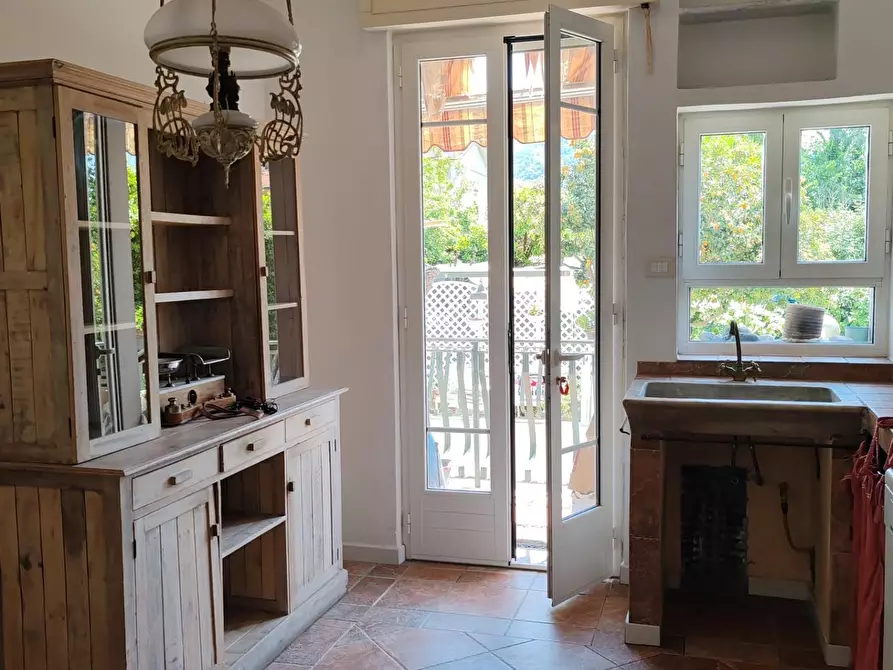 Immagine 5 di Appartamento in vendita  a Massa