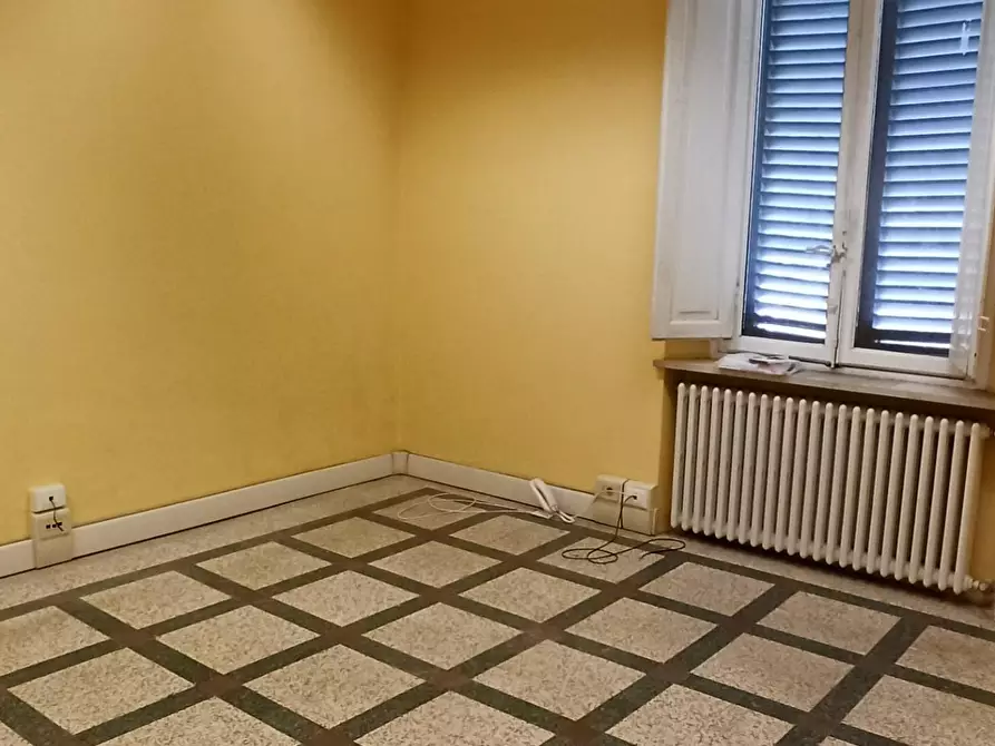 Immagine 7 di Ufficio in affitto  a Lucca