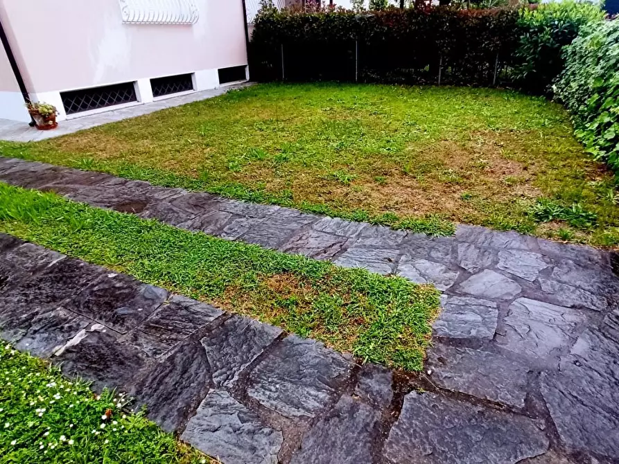 Immagine 22 di Casa semindipendente in vendita  a Pietrasanta