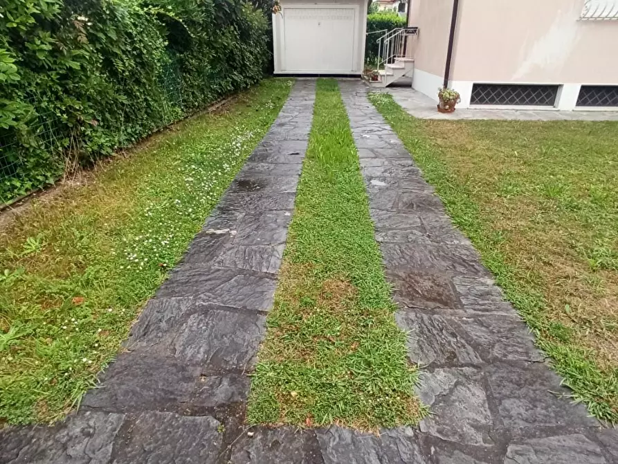 Immagine 25 di Casa semindipendente in vendita  a Pietrasanta