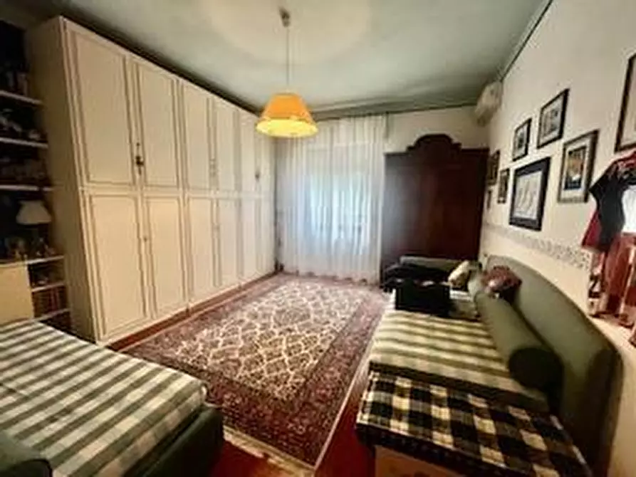 Immagine 9 di Attività artigianale in vendita  a Massa