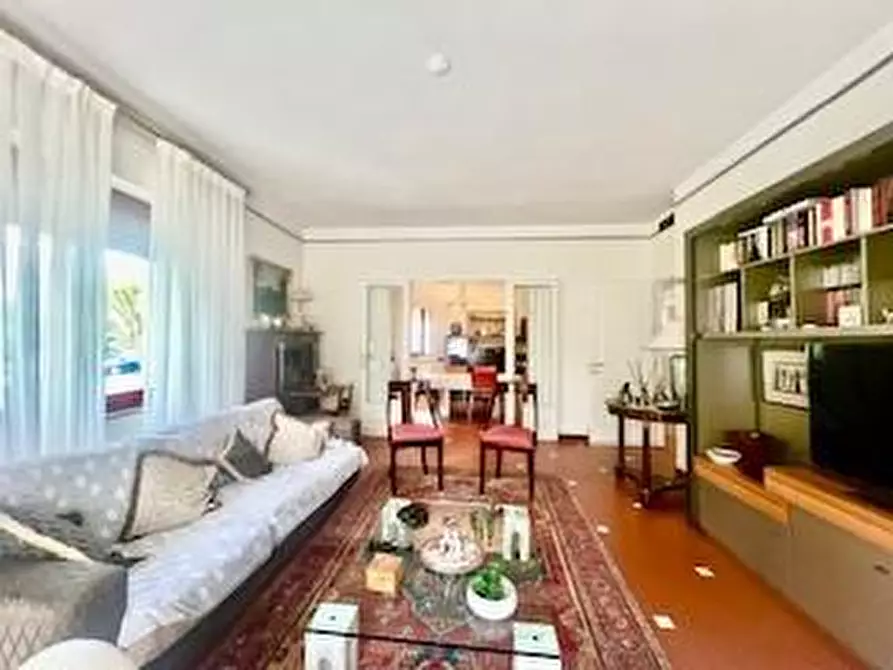 Immagine 5 di Attività artigianale in vendita  a Massa