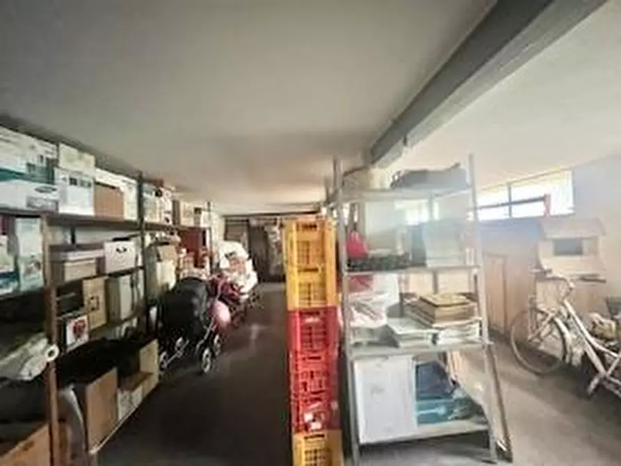 Immagine 15 di Attività artigianale in vendita  a Massa