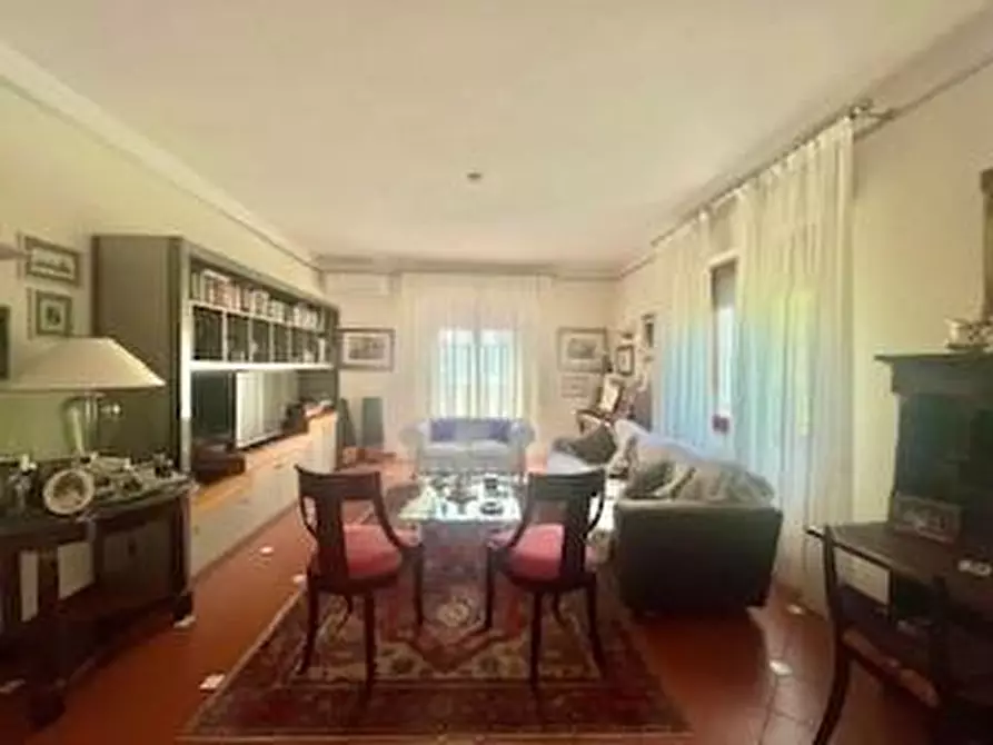 Immagine 4 di Attività artigianale in vendita  a Massa