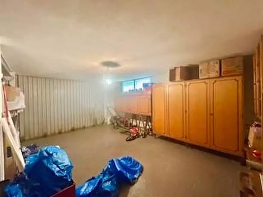 Immagine 13 di Attività artigianale in vendita  a Massa