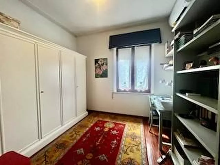 Immagine 10 di Attività artigianale in vendita  a Massa