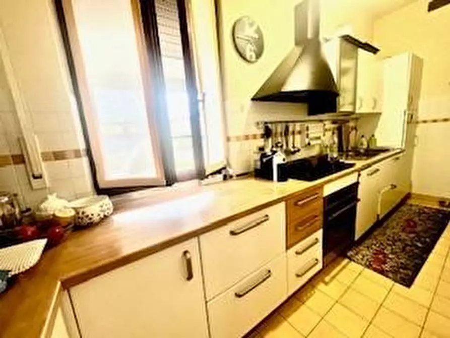 Immagine 2 di Attività artigianale in vendita  a Massa