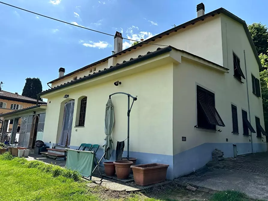 Immagine 16 di Casa colonica in vendita  a Lucca