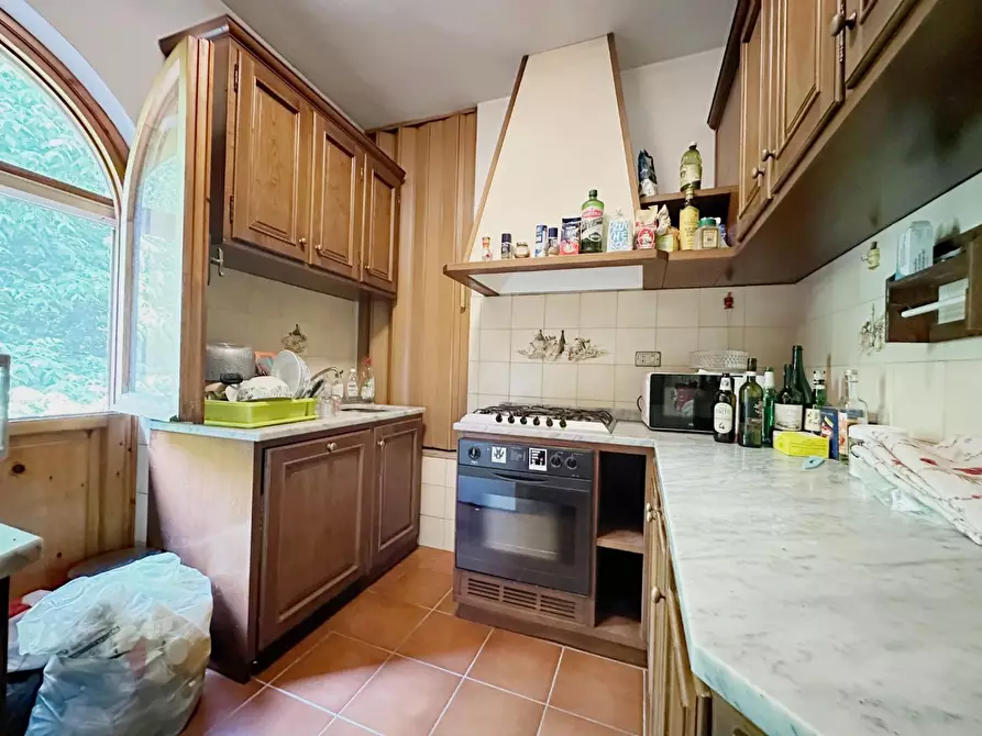 Immagine 10 di Casa colonica in vendita  a Lucca