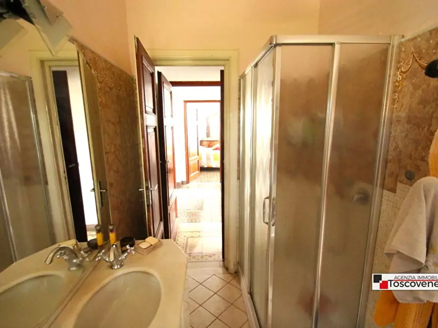 Immagine 16 di Villa in vendita  a Capannori