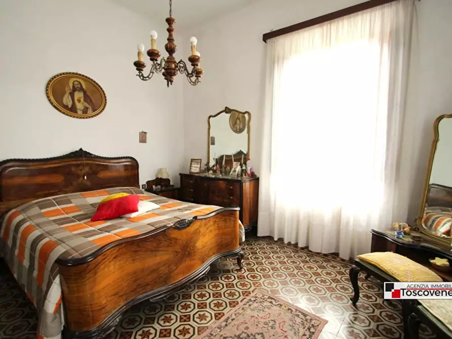 Immagine 12 di Villa in vendita  a Capannori