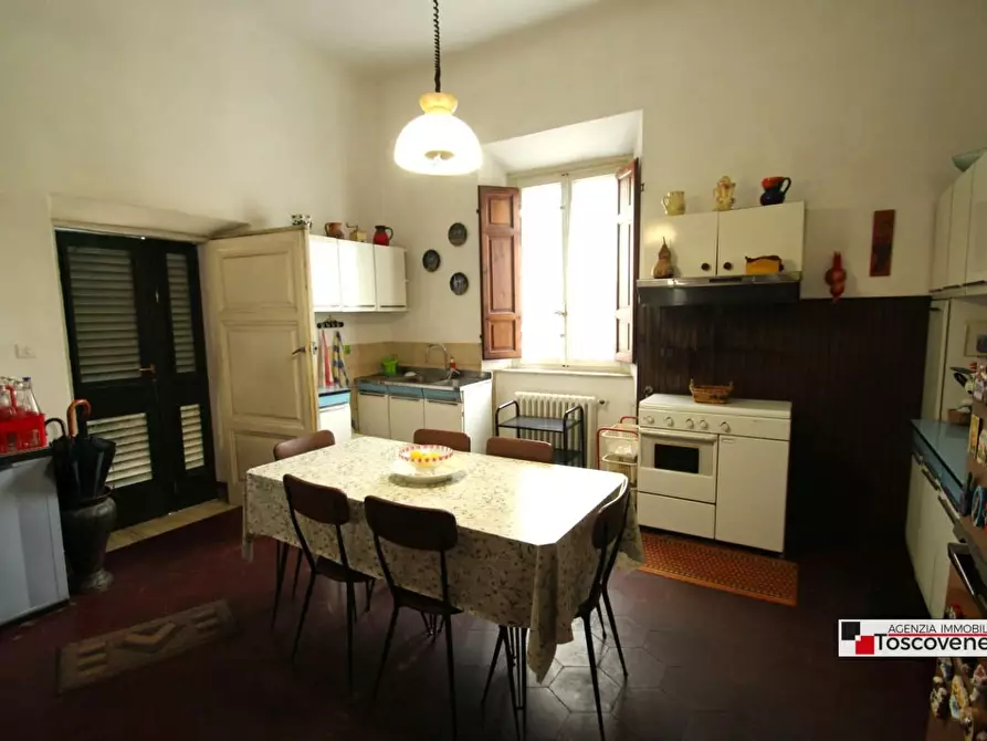 Immagine 8 di Villa in vendita  a Capannori