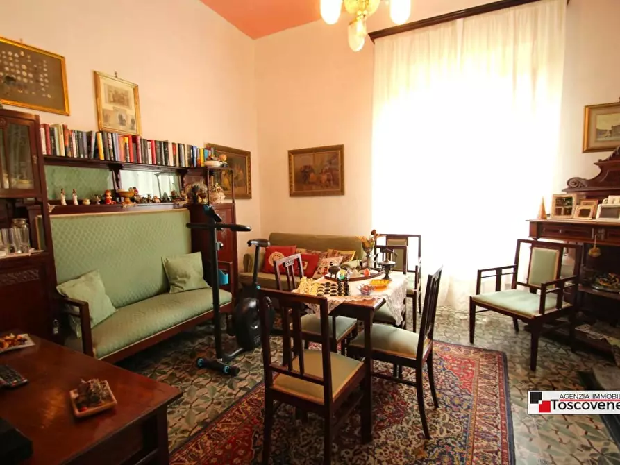 Immagine 2 di Villa in vendita  a Capannori