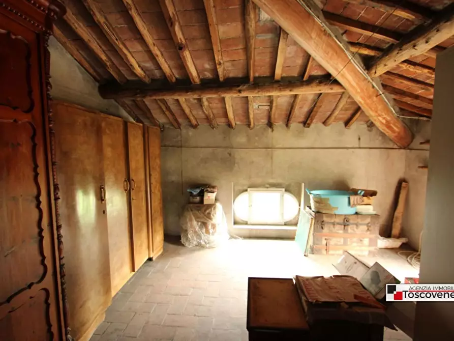 Immagine 21 di Villa in vendita  a Capannori