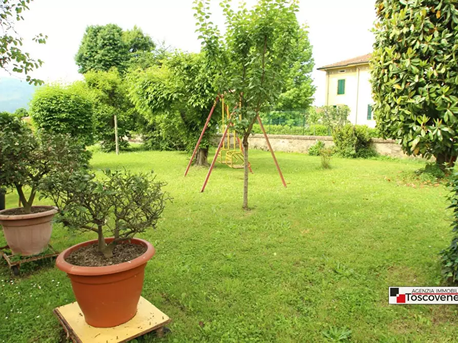 Immagine 10 di Villa in vendita  a Capannori