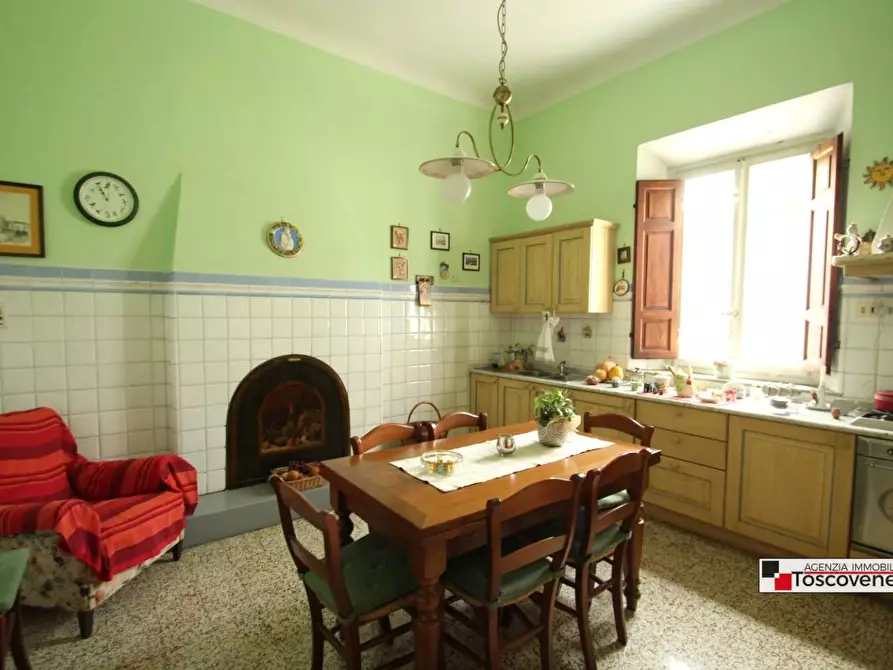 Immagine 3 di Villa in vendita  a Capannori