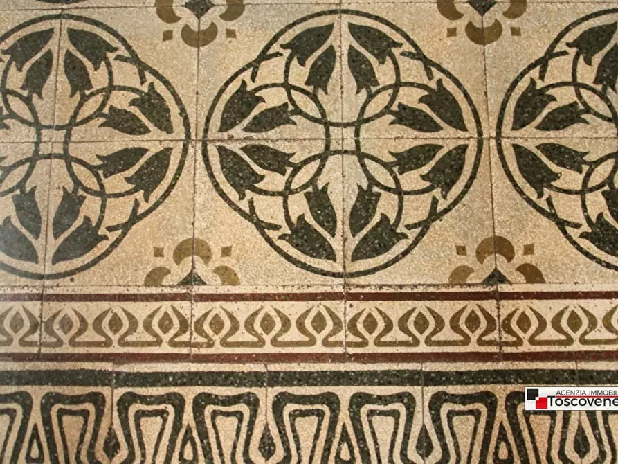 Immagine 5 di Villa in vendita  a Capannori