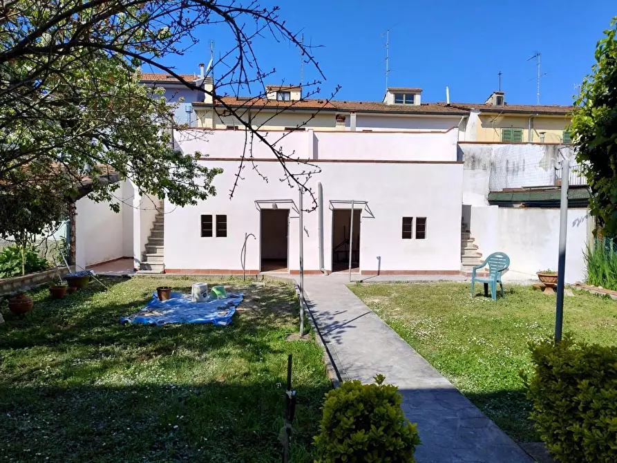 Immagine 10 di Villetta a schiera in vendita  a Empoli