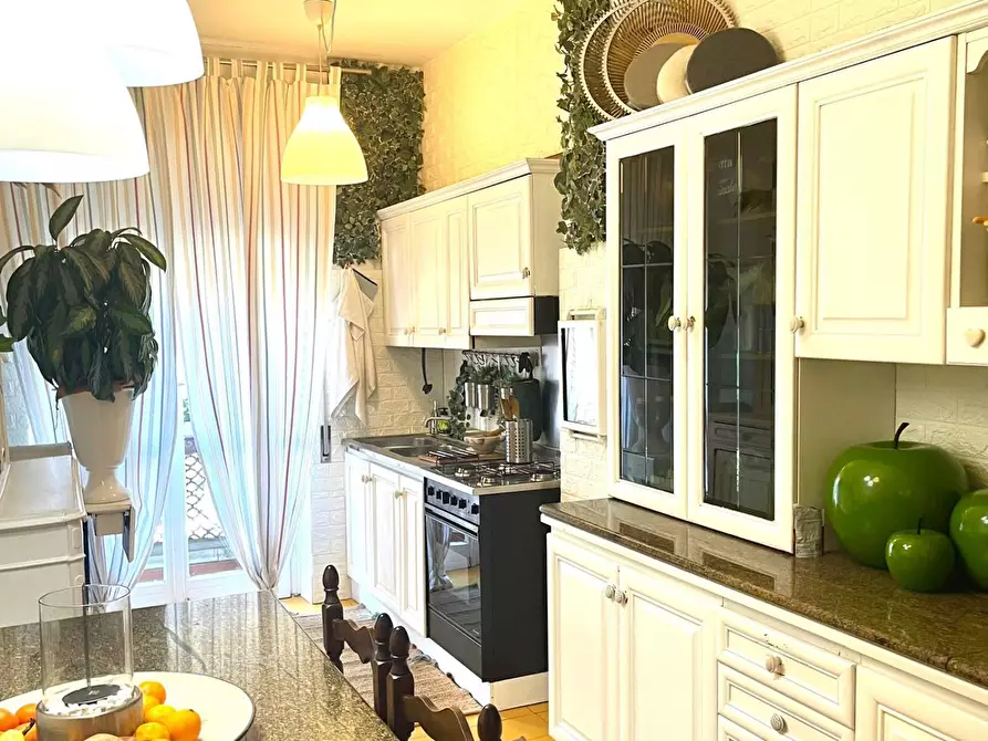 Immagine 7 di Appartamento in vendita  a Carrara