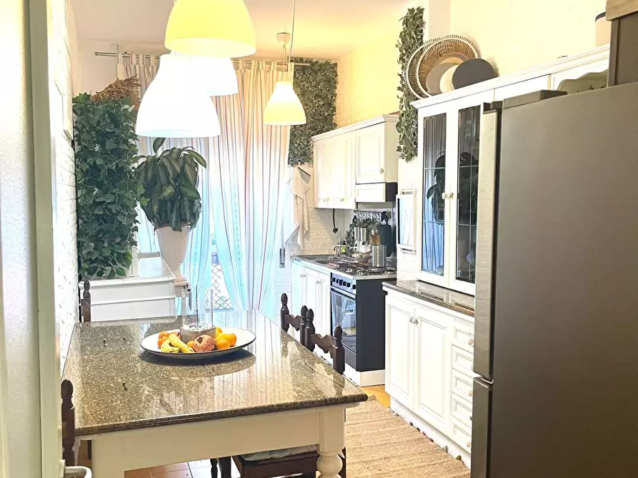 Immagine 8 di Appartamento in vendita  a Carrara