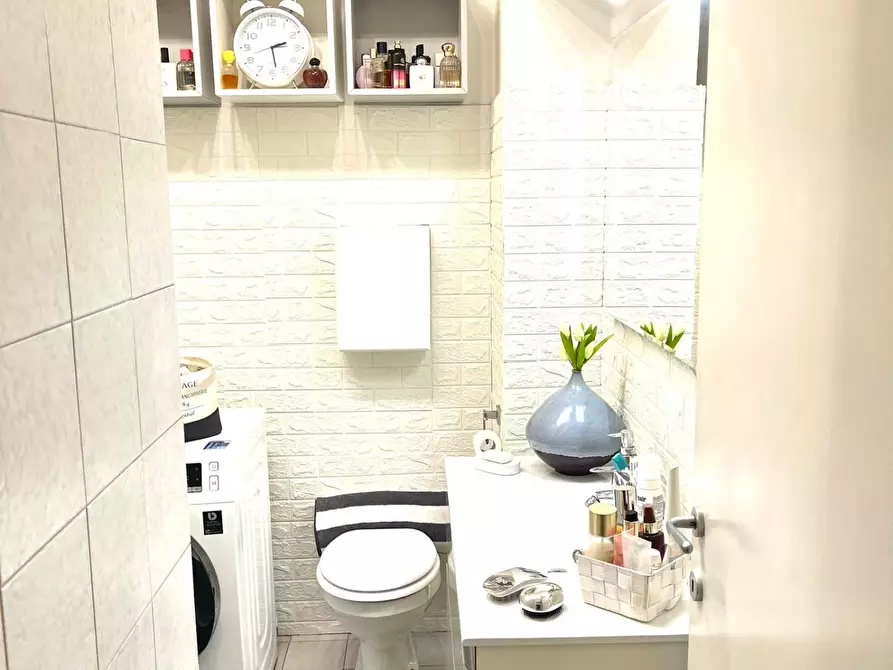 Immagine 21 di Appartamento in vendita  a Carrara