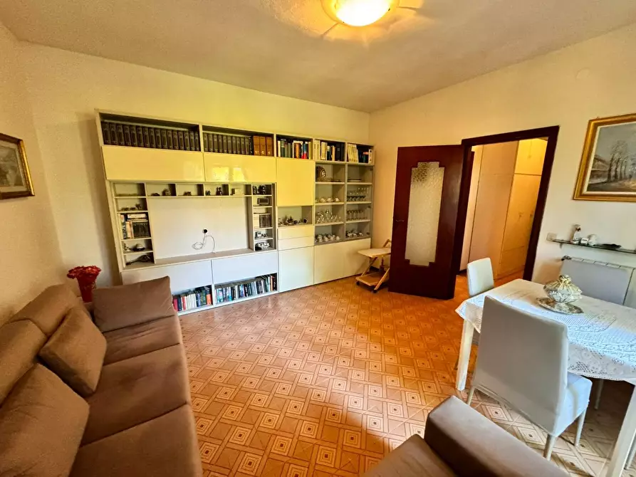 Immagine 8 di Appartamento in vendita  a Massa