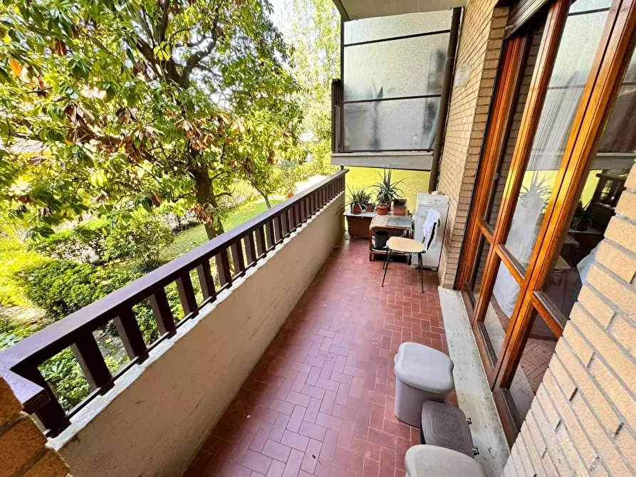 Immagine 2 di Appartamento in vendita  a Massa